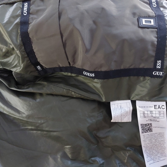 Women's guess green puffer coat - Picture 3 of 4